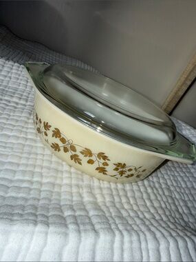 vintage Pyrex Golden Acorn patterned  casserole dish 943-C lid 043 1.5 qt